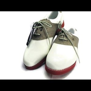 Niblick women’s size 8 golf shoe
